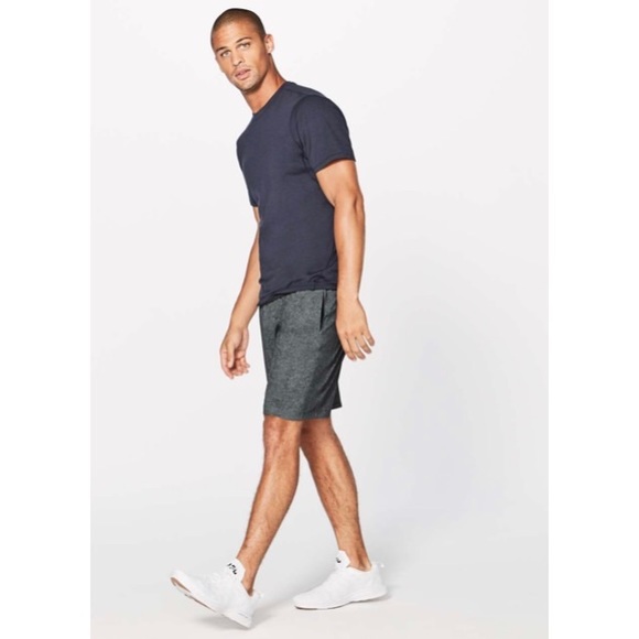 Lululemon T.H.E. Short Linerless 9"
Heathered Texture Printed Mercury Deep Coal